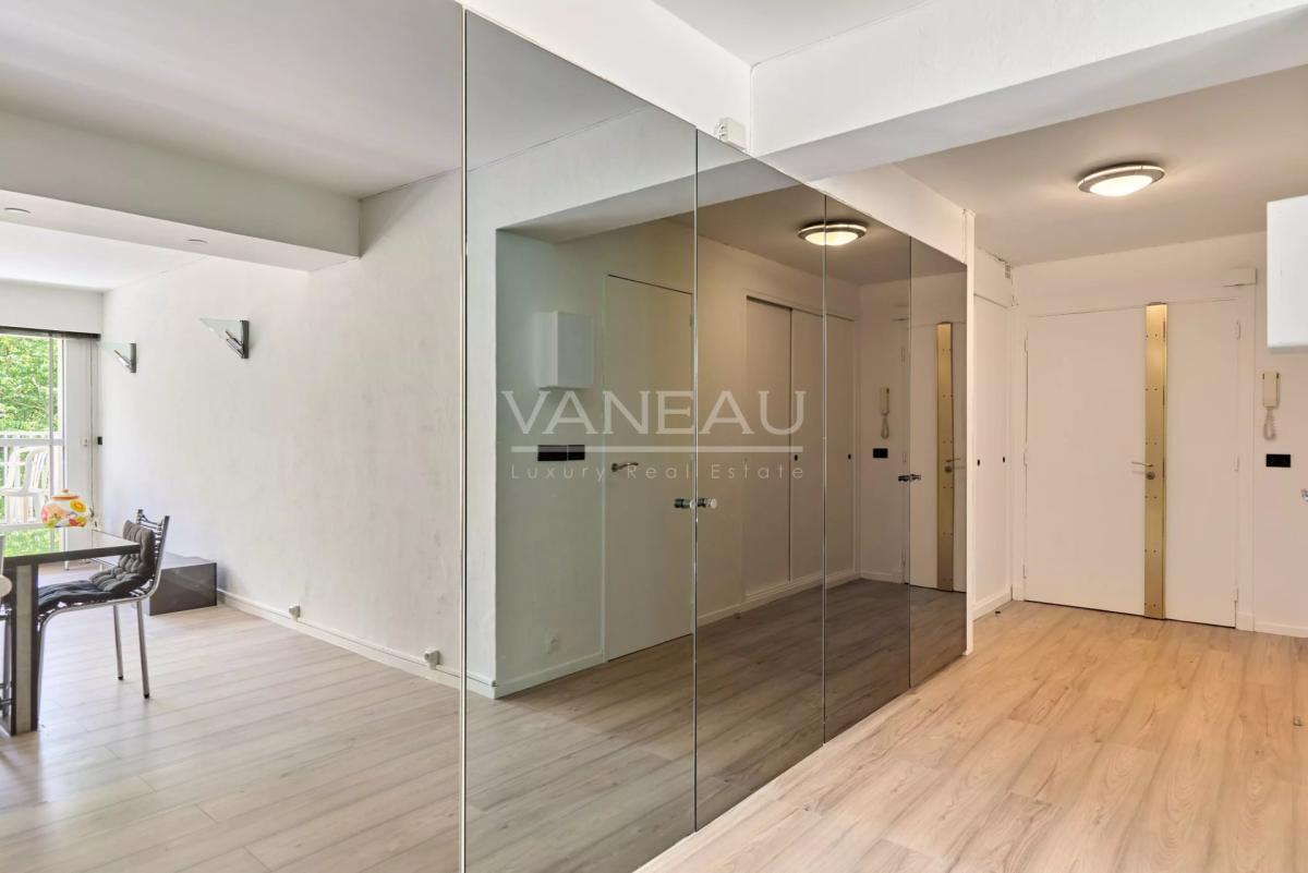 PARIS XVIè – RANELAGH - BALCON-TERRASSE SUR INTÉRIEUR