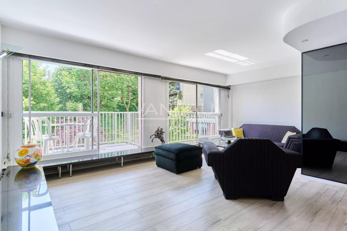 PARIS XVIè – RANELAGH - BALCON-TERRASSE SUR INTÉRIEUR