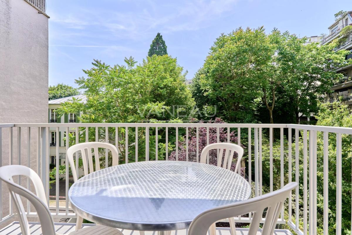 PARIS XVIè – RANELAGH - BALCON-TERRASSE SUR INTÉRIEUR