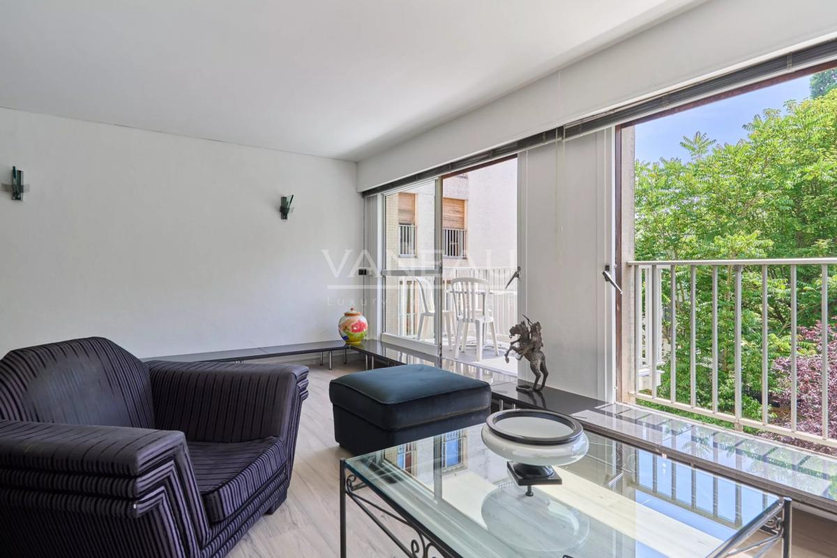 PARIS XVIè – RANELAGH - BALCON-TERRASSE SUR INTÉRIEUR
