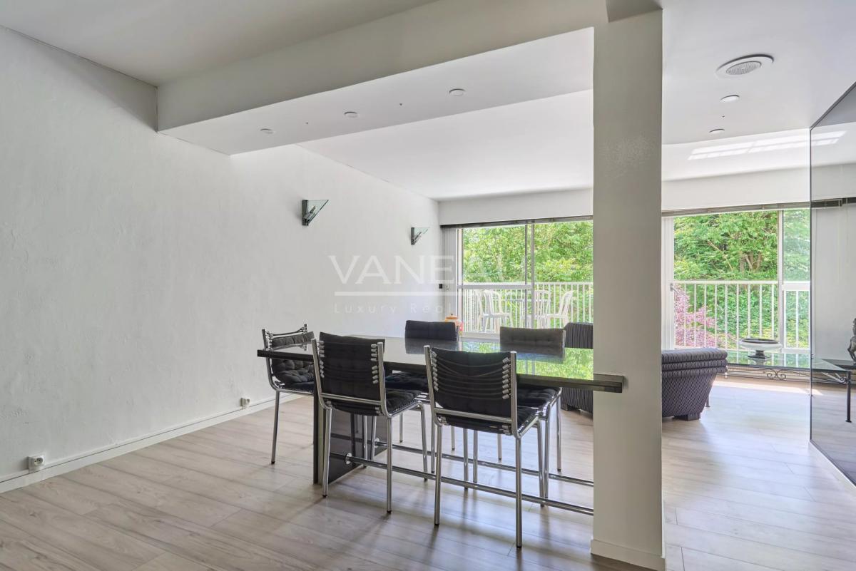 PARIS XVIè – RANELAGH - BALCON-TERRASSE SUR INTÉRIEUR