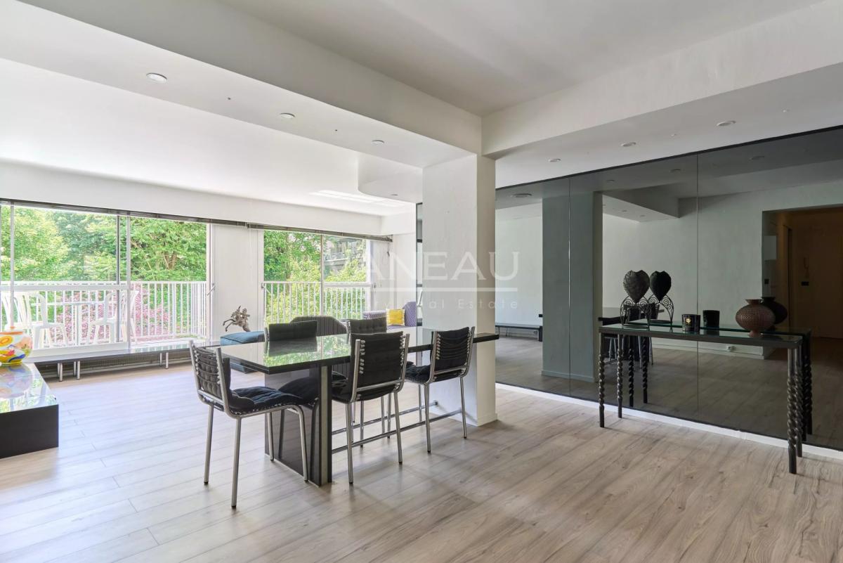 PARIS XVIè – RANELAGH - BALCON-TERRASSE SUR INTÉRIEUR