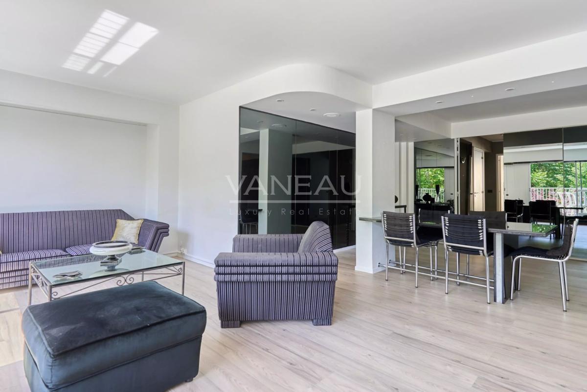 PARIS XVIè – RANELAGH - BALCON-TERRASSE SUR INTÉRIEUR