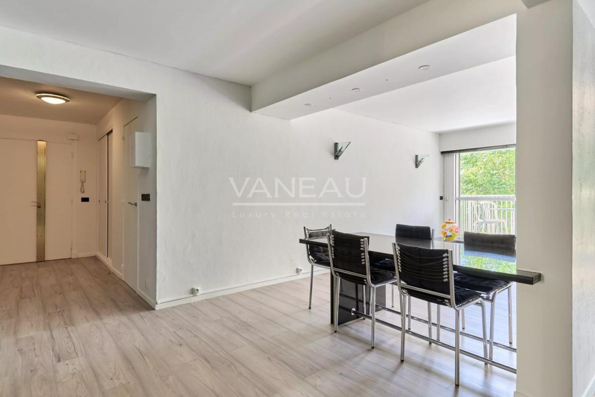PARIS XVIè – RANELAGH - BALCON-TERRASSE SUR INTÉRIEUR