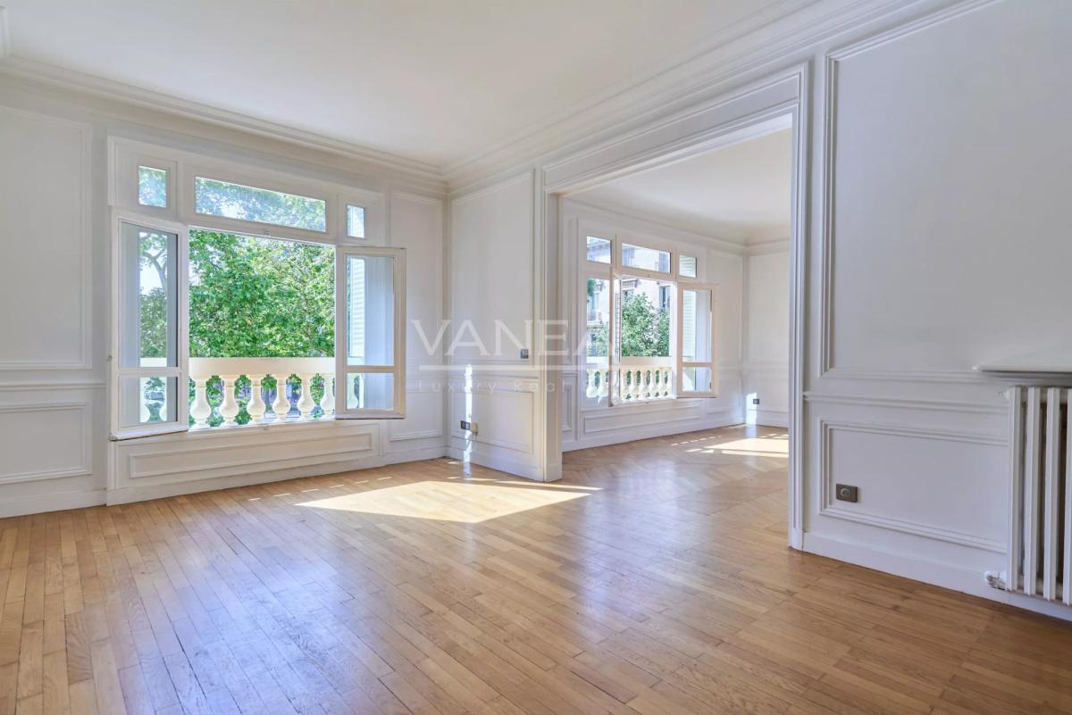 Paris VIIe - Appartement familial au pied du Champ-De-Mars
