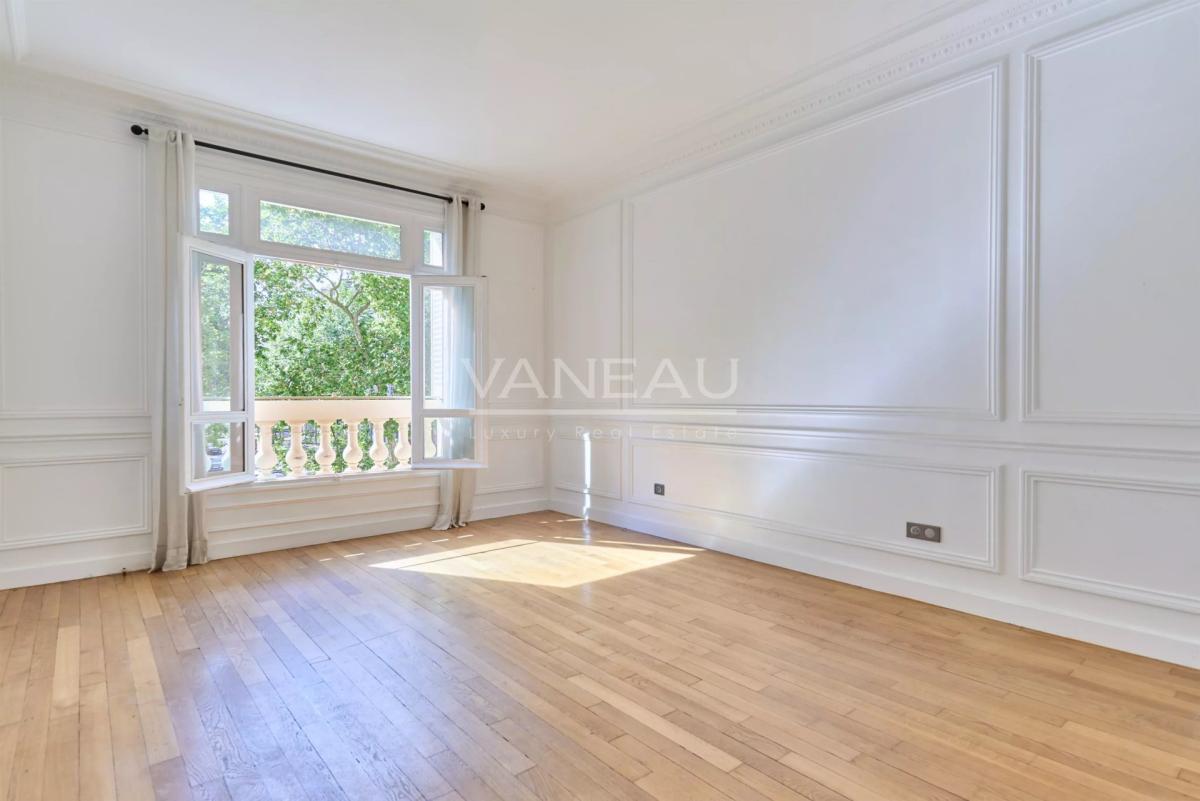 Paris VIIe - Appartement familial au pied du Champ-De-Mars