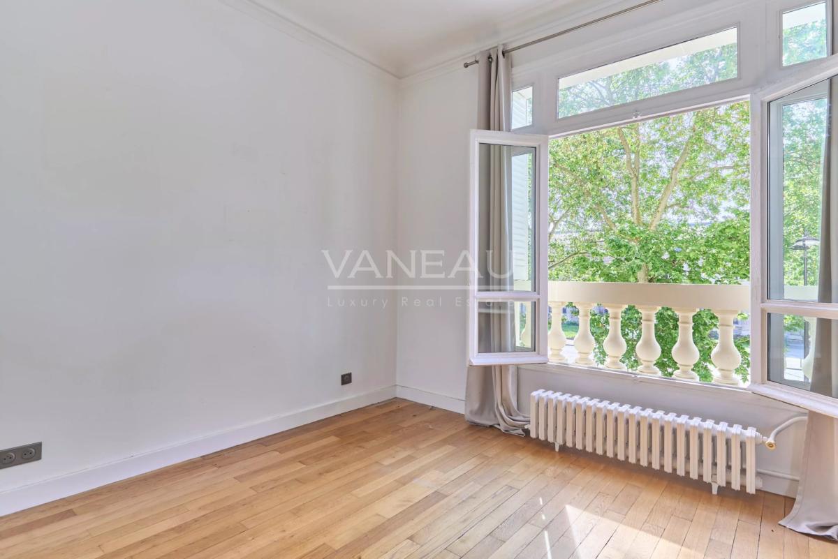 Paris VIIe - Appartement familial au pied du Champ-De-Mars
