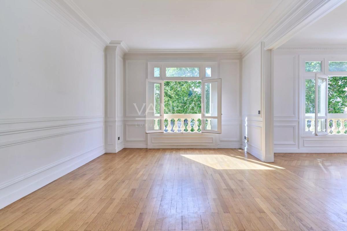 Paris VIIe - Appartement familial au pied du Champ-De-Mars