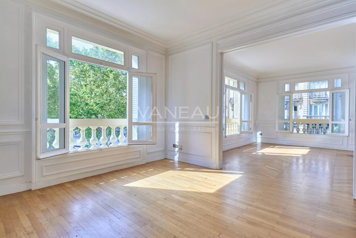Paris VIIe - Appartement familial au pied du Champ-De-Mars