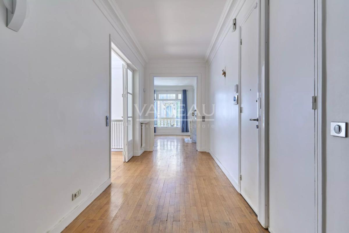 Paris VIIe - Appartement familial au pied du Champ-De-Mars