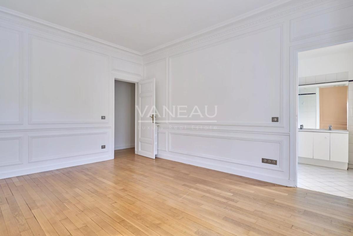 Paris VIIe - Appartement familial au pied du Champ-De-Mars