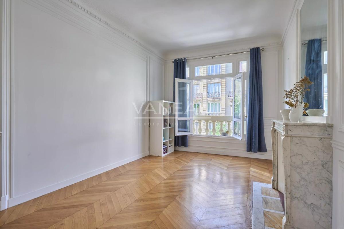 Paris VIIe - Appartement familial au pied du Champ-De-Mars