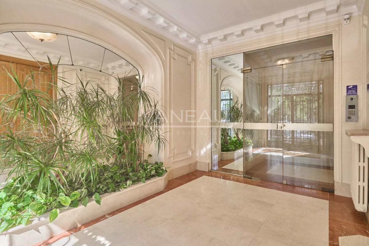 Paris VIIe - Appartement familial au pied du Champ-De-Mars
