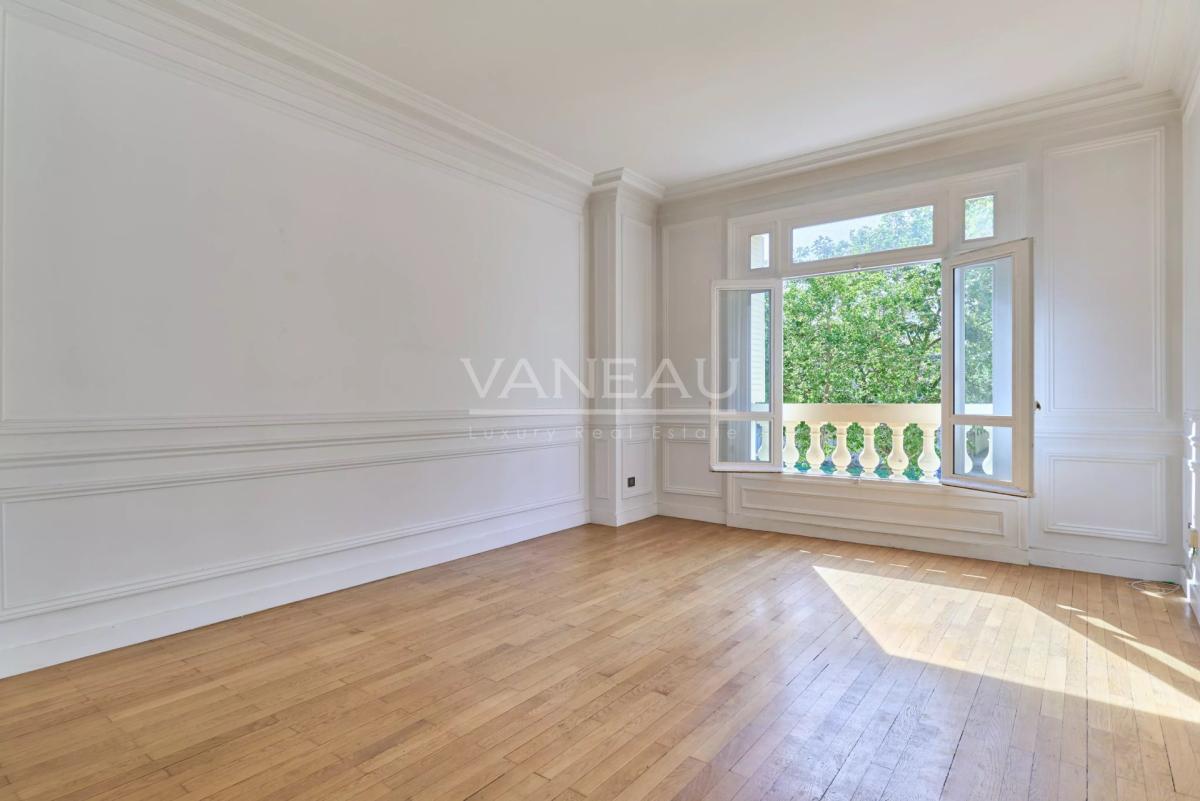 Paris VIIe - Appartement familial au pied du Champ-De-Mars