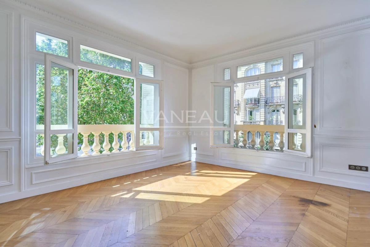 Paris VIIe - Appartement familial au pied du Champ-De-Mars