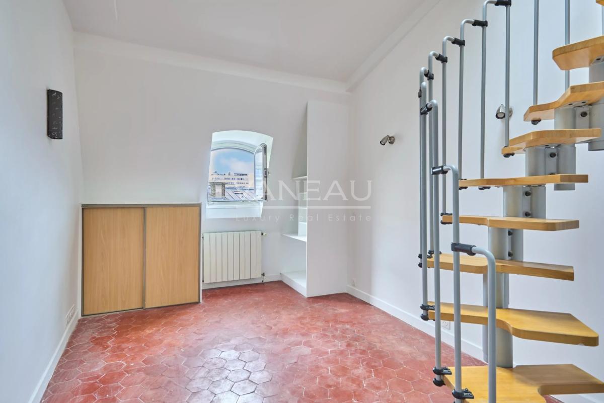 Derniers étages  de standing rare - Balcon en pierre - Vue dégag