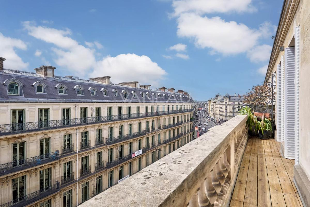 Derniers étages  de standing rare - Balcon en pierre - Vue dégag