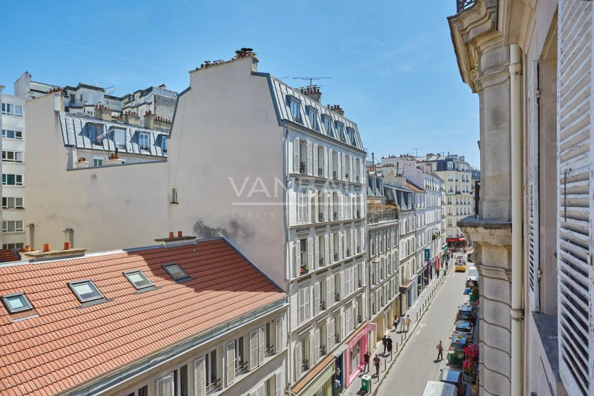 PARIS XVIIe - Charmant deux pièces  rue de Lévis.