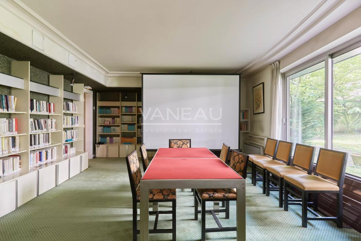 Neuilly – Quartier Mairie – Appartement au calme sur jardin avec