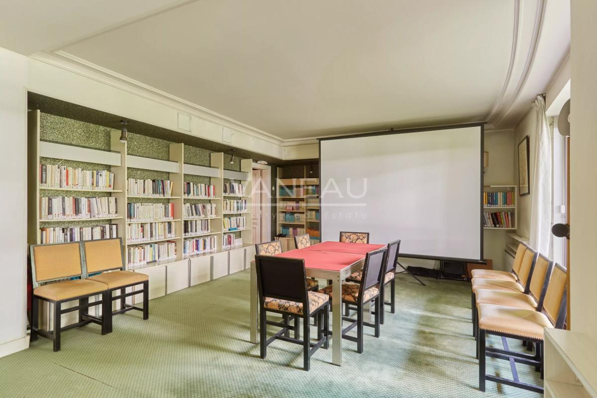 Neuilly – Quartier Mairie – Appartement au calme sur jardin avec