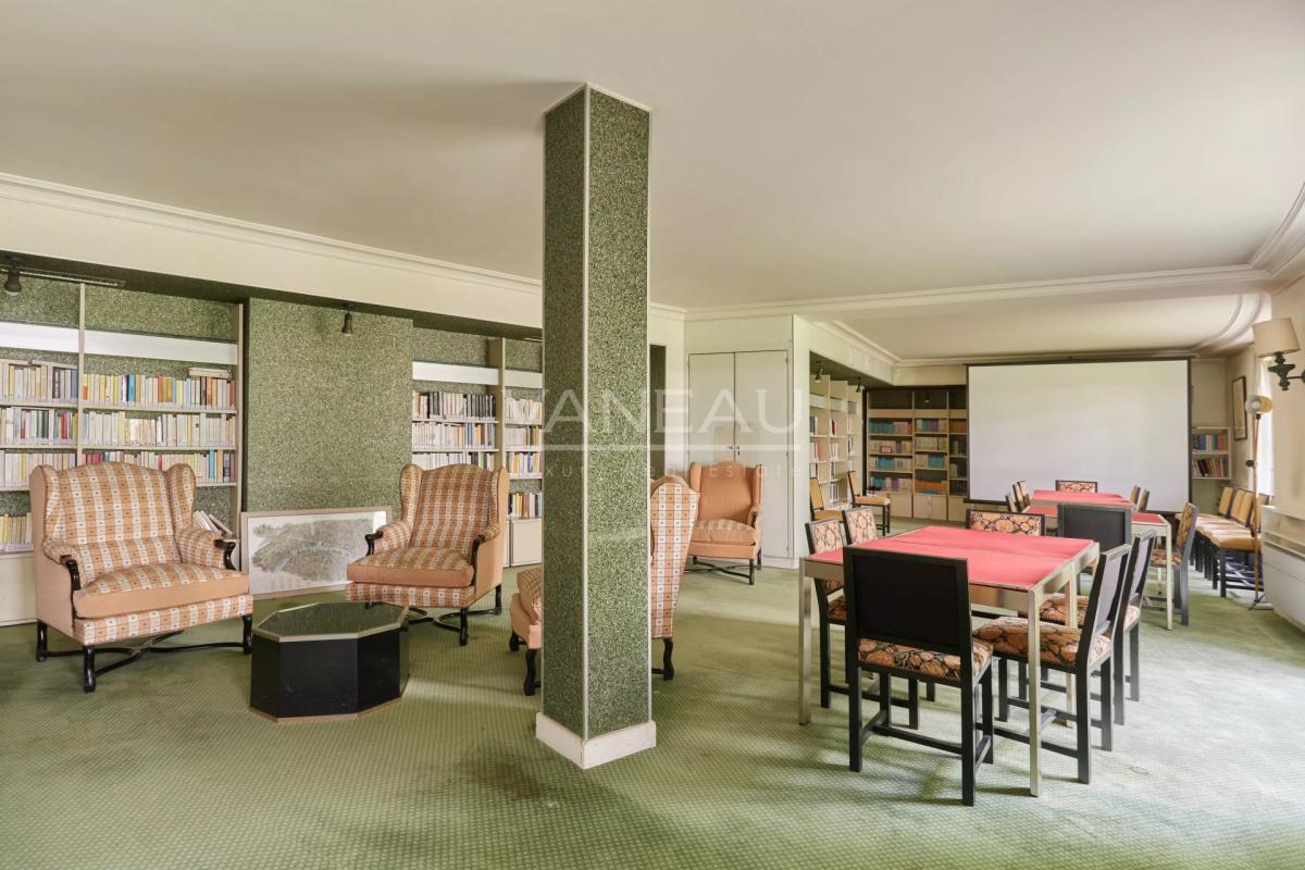 Neuilly – Quartier Mairie – Appartement au calme sur jardin avec