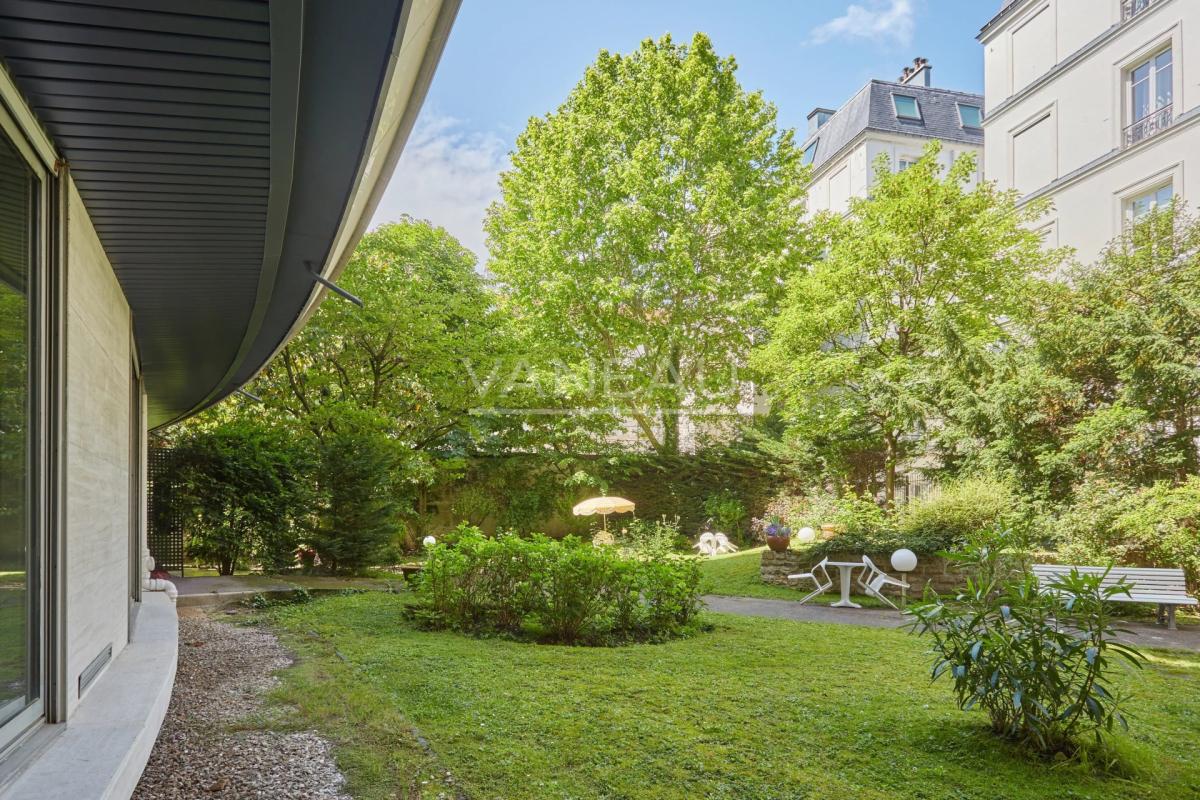 Neuilly – Quartier Mairie – Appartement au calme sur jardin avec