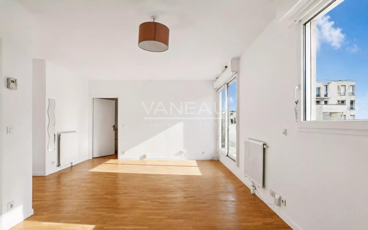 Exclusivité : Trois pièces avec balcon en étage