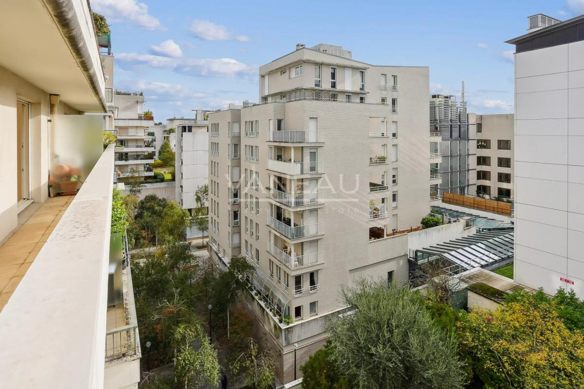 Exclusivité : Trois pièces avec balcon en étage