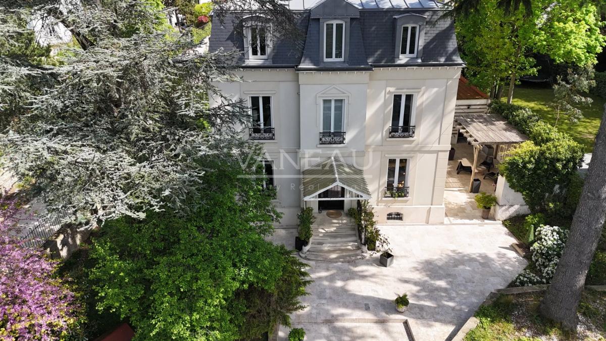 Montmorency – Élégante propriété Mansart d’exception, entièremen