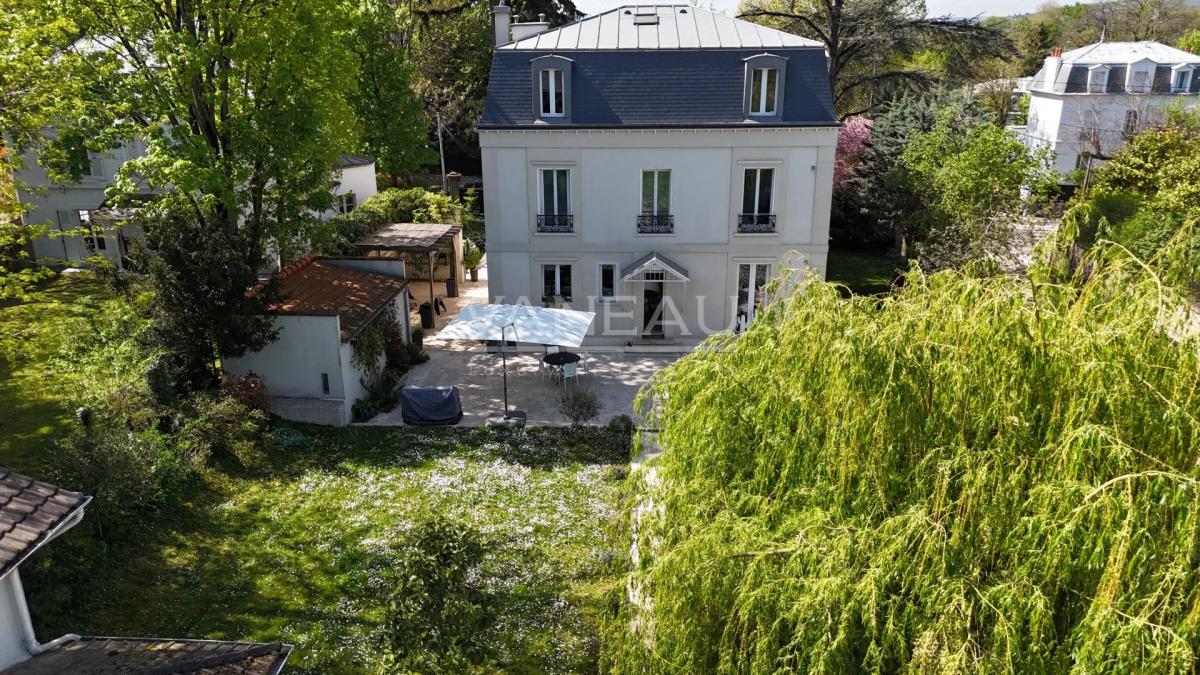 Montmorency – Élégante propriété Mansart d’exception, entièremen
