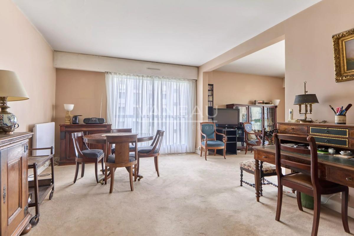 PARIS XVe - Appartement trois pièces très confortable avec balco