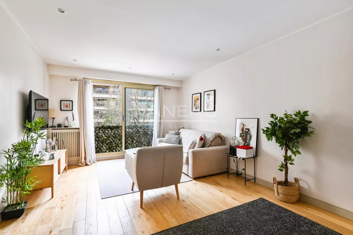 Paris XVIIe- Limitrophe Neuilly- Appartement clé en main avec ba