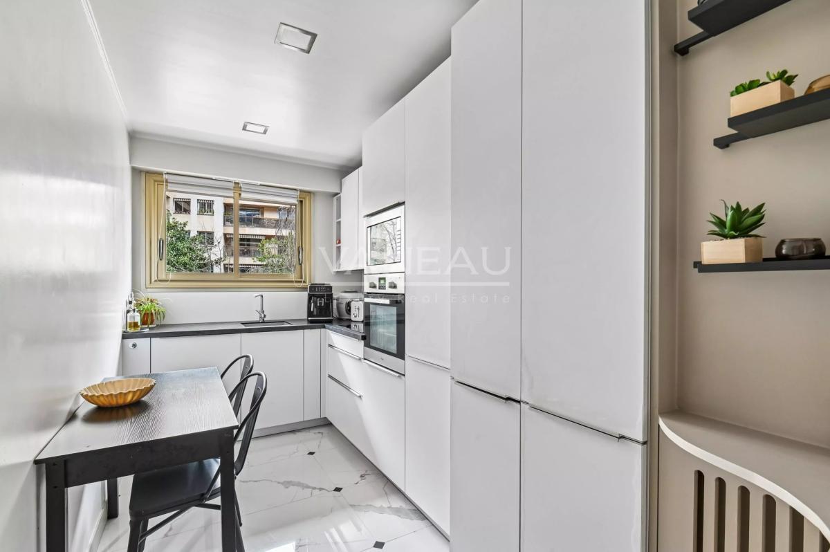 Paris XVIIe- Limitrophe Neuilly- Appartement clé en main avec ba