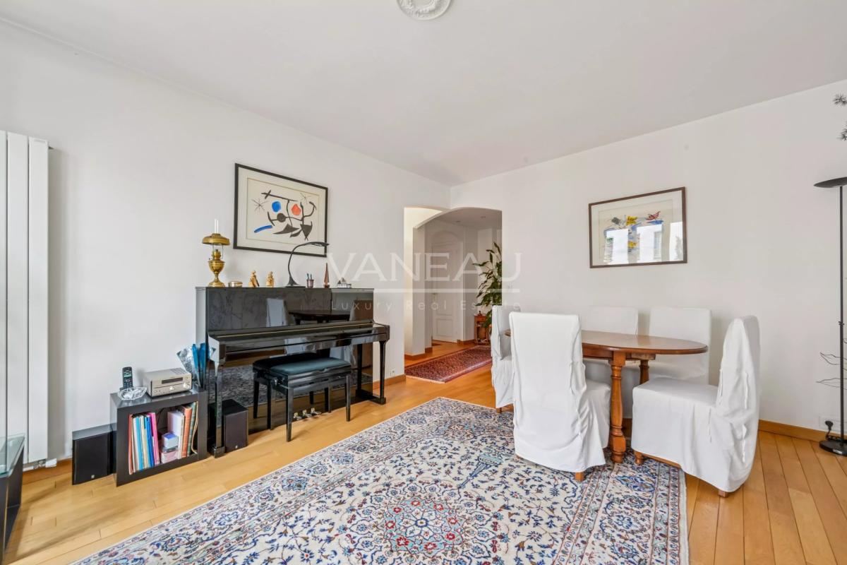 Paris XVe - Appartement trois pièces avec balcon