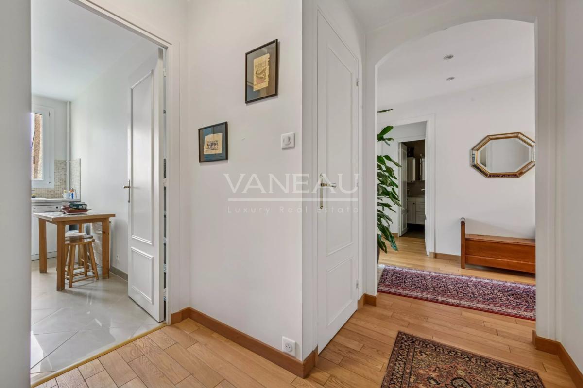 Paris XVe - Appartement trois pièces avec balcon