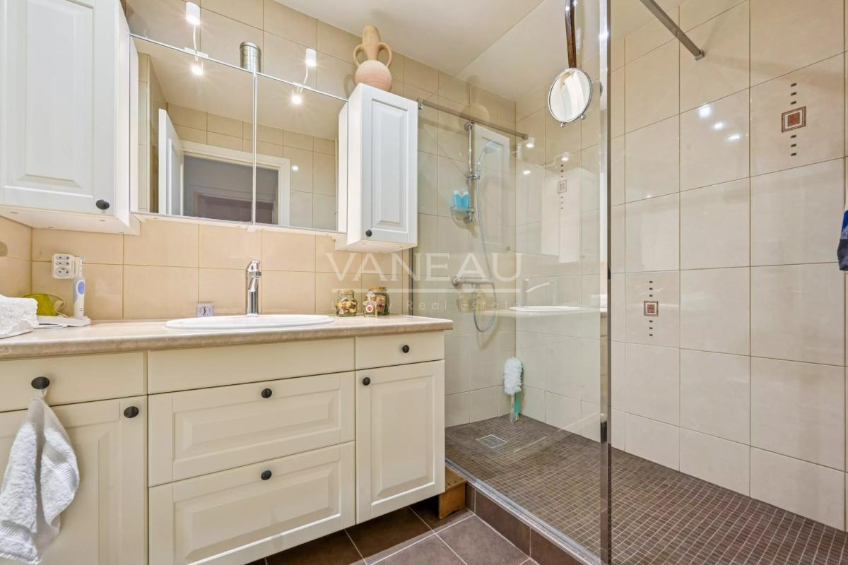 Paris XVe - Appartement trois pièces avec balcon