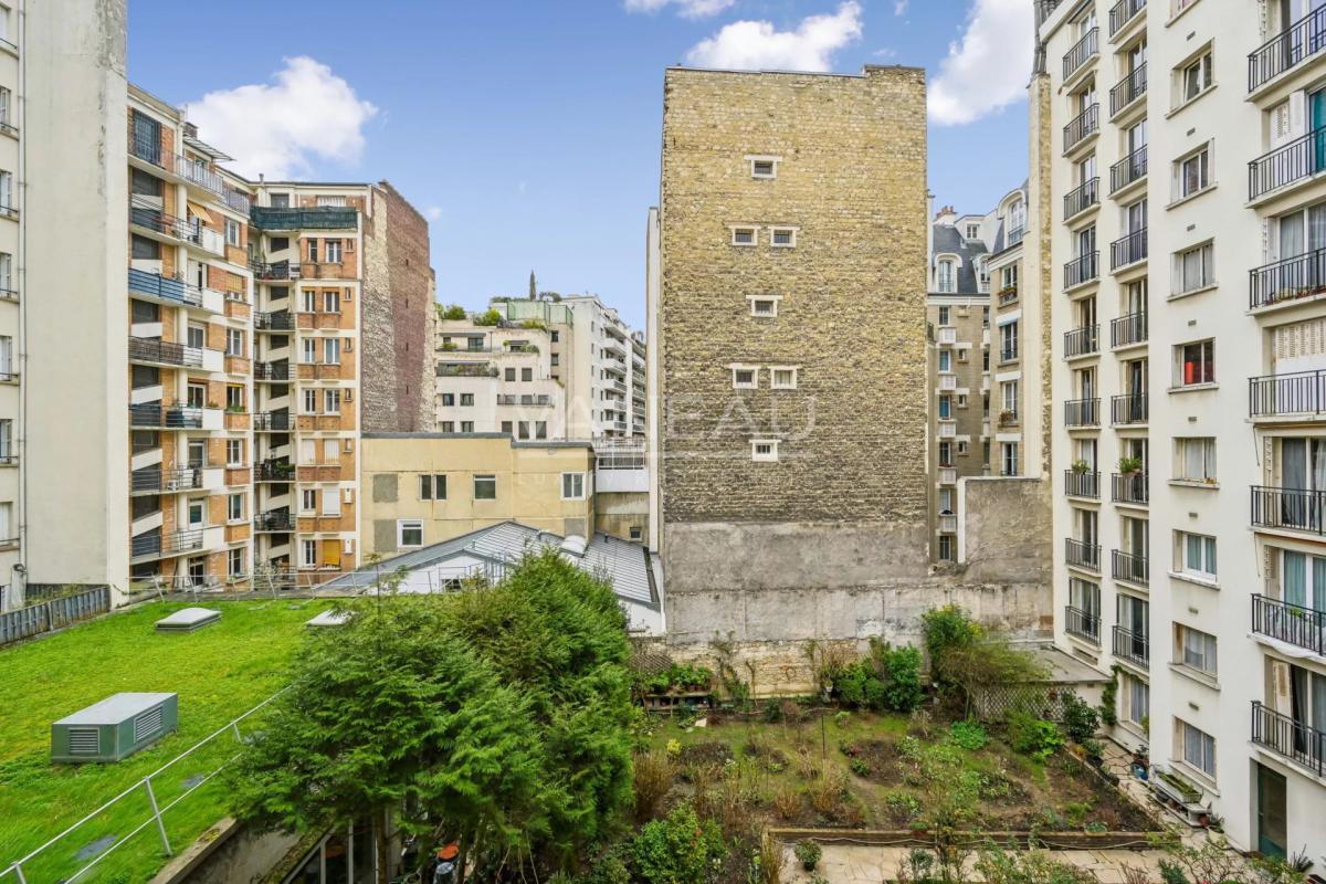 Paris XVe - Appartement trois pièces avec balcon