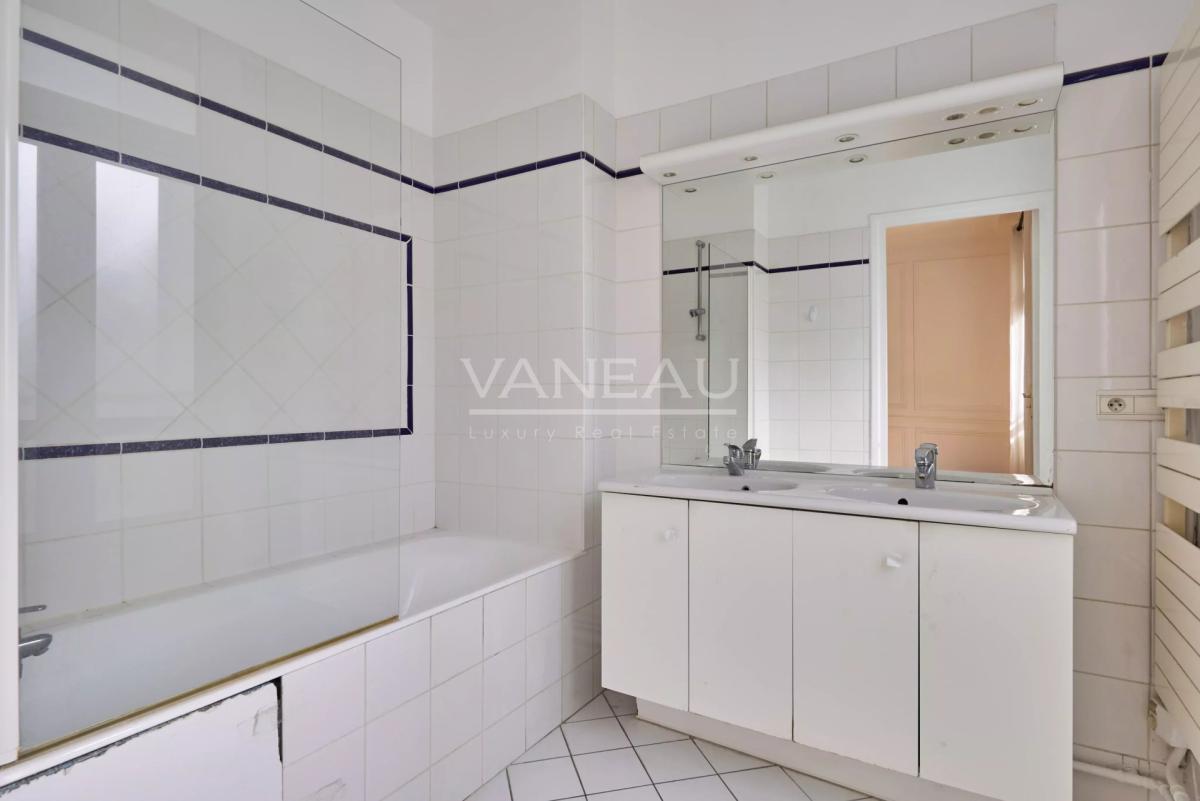 Paris VIIe - Appartement familial au pied du Champ-De-Mars