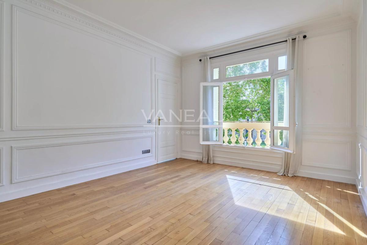 Paris VIIe - Appartement familial au pied du Champ-De-Mars