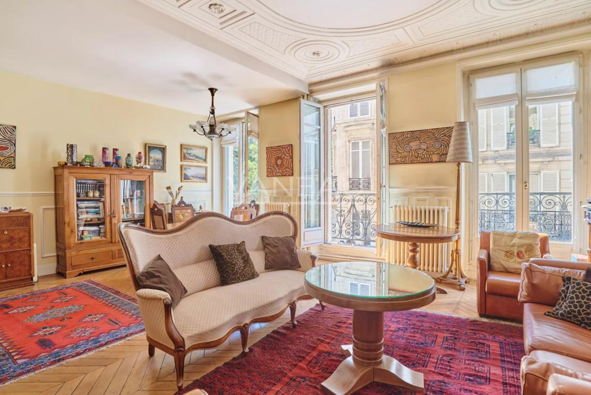 Paris VIIIe - Saint Augustin - Superbe appartement haussmannien