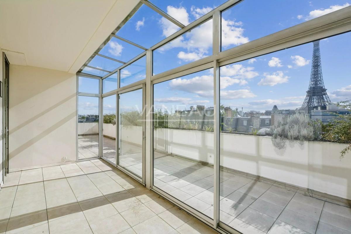 Paris VIIe - Gros caillou - Dernier étage avec terrasse avec vue