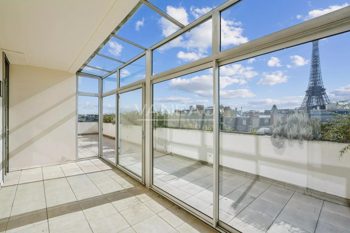 Paris VIIe - Gros caillou - Dernier étage avec terrasse avec vue sur monuments
