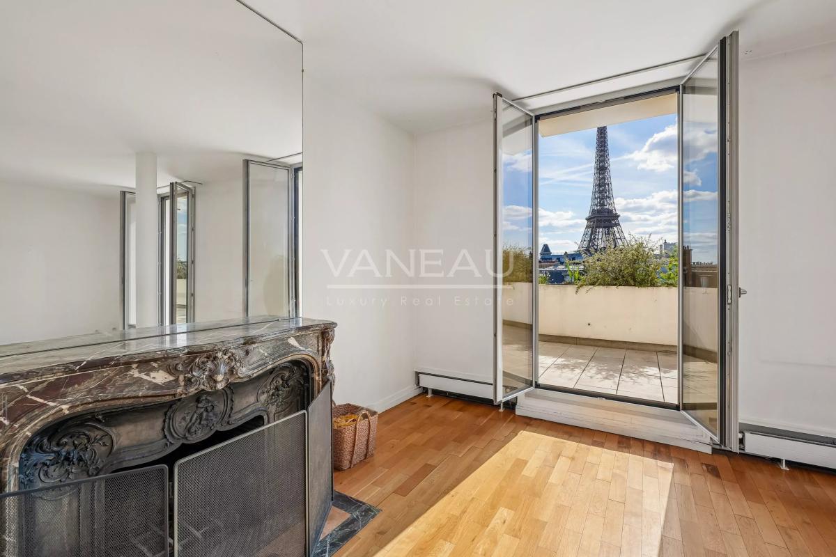 Paris VIIe - Gros caillou - Dernier étage avec terrasse avec vue sur monuments