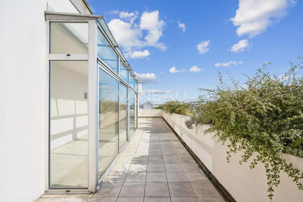 Paris VIIe - Gros caillou - Dernier étage avec terrasse avec vue