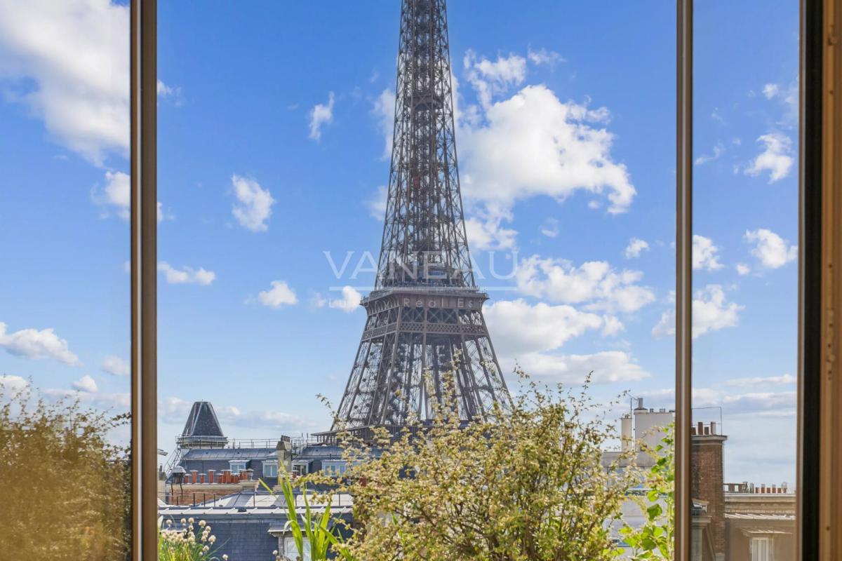 Paris VIIe - Gros caillou - Dernier étage avec terrasse avec vue