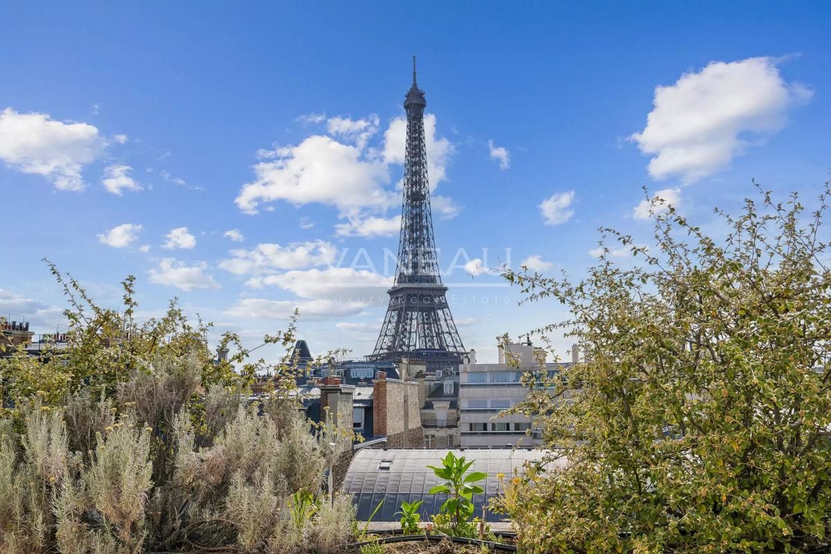 Paris VIIe - Gros caillou - Dernier étage avec terrasse avec vue sur monuments