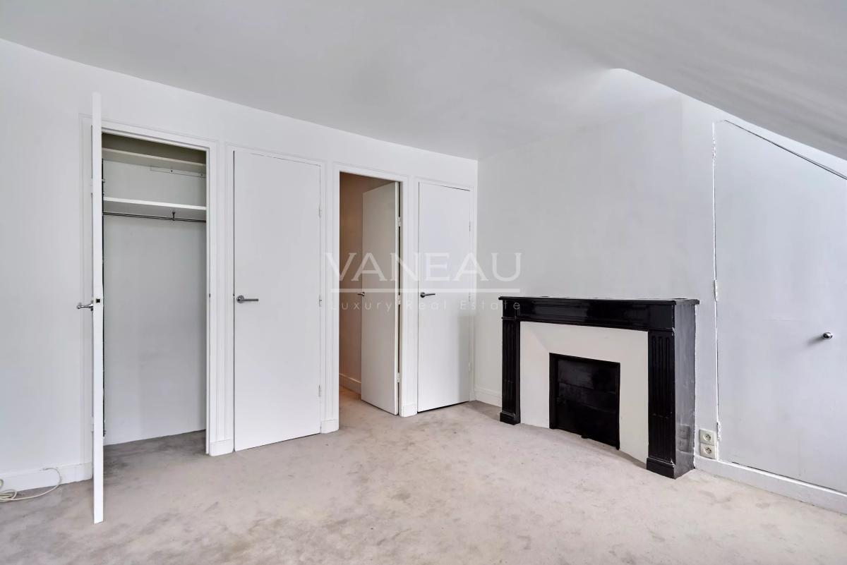 Paris VII - Verneuil - Studio - étage élevé avec ascenseur