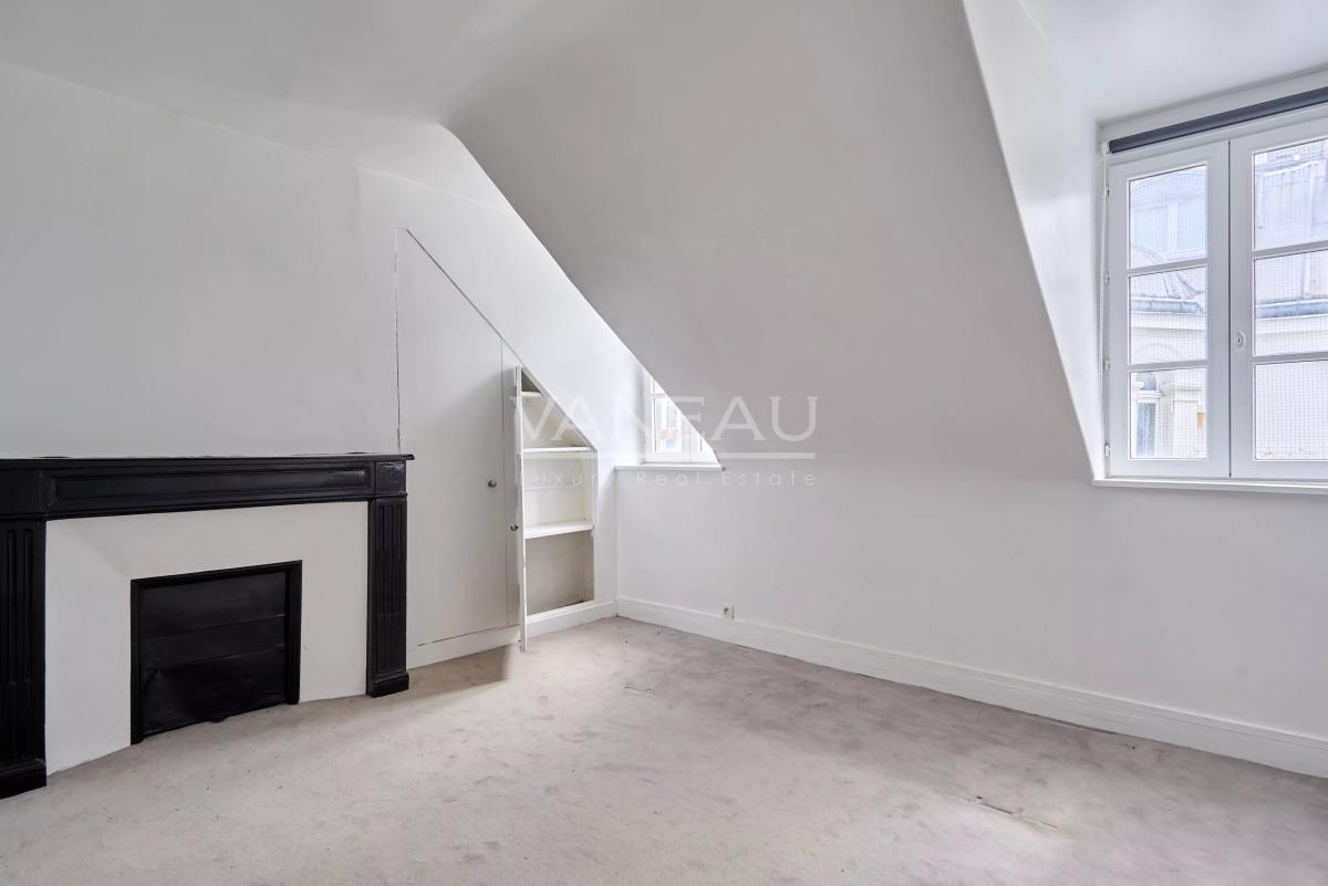 Paris VII - Verneuil - Studio - étage élevé avec ascenseur