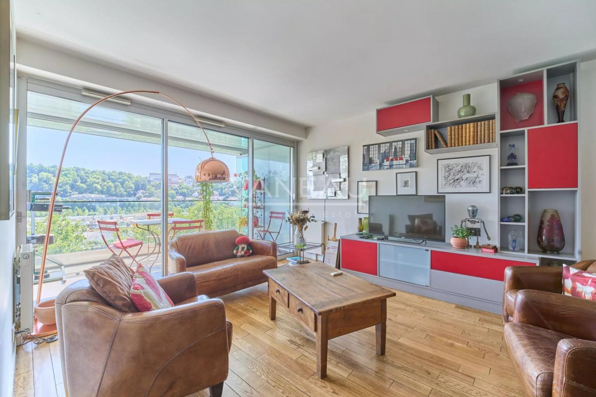 EXCLUSIVITE - 3 pièces en étage élevé avec terrasse