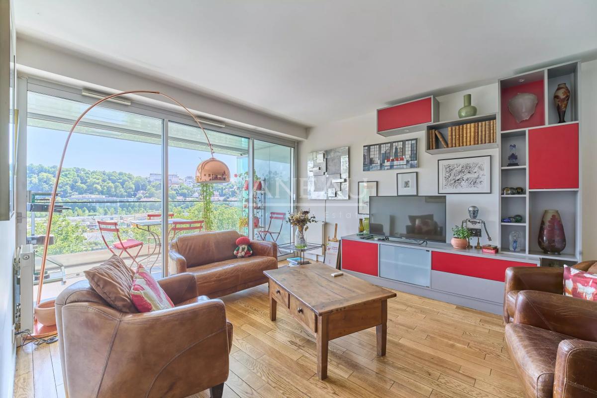 EXCLUSIVITE - 3 pièces en étage élevé avec terrasse
